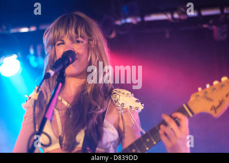 Deap Vally joue Komedia en bas dans le cadre de la Grande Évasion Festival 2013 le 17/05/2013 à Brighton. Les personnes sur la photo : Lindsey Troy. Photo par Julie Edwards Banque D'Images