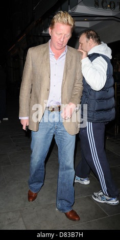 Ancien numéro un mondial, champion de tennis Boris Becker, quitte George restaurant à Mayfair Londres, Angleterre - 10.08.11 Banque D'Images