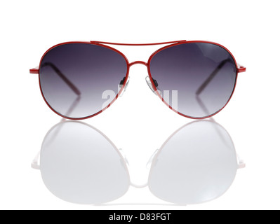 Lunettes de soleil libre isolé sur fond blanc Banque D'Images