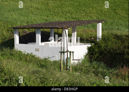 Blanchisserie publique construit en 1988 et roue de l'eau Ferrobo Sao Bras de Alportel Algarve Portugal Europe Méditerranée Banque D'Images