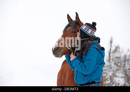 Jeune femme avec cheval Banque D'Images