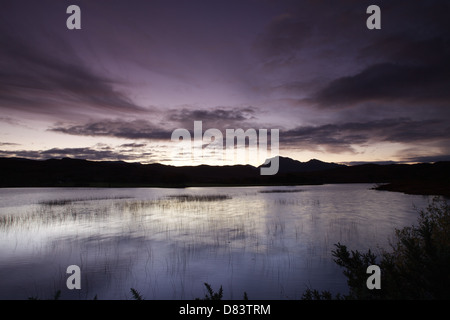 Coucher de soleil sur le Loch Torridon, Tollaidh, Wester Ross, North West Highlands, en Écosse. Banque D'Images