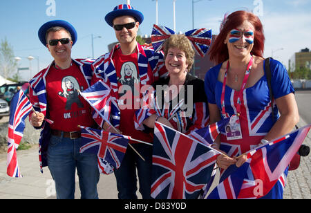 Malmo, Sewden. Le 18 mai 2013. Acclamations des fans britanniques avant le début de la Grande Finale de l'Eurovision 2013 à Malmö (Suède), 18 mai 2013. Photo : Joerg Carstensen/dpa/Alamy Live News Banque D'Images