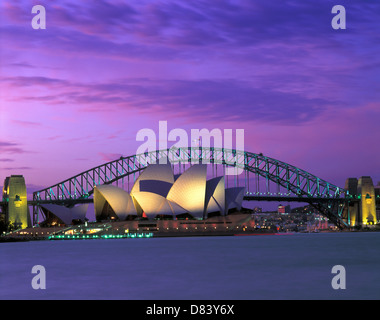 Sydney Harbour Bridge et l'Opéra de Sydney, Sydney, New South Wales, Australia Banque D'Images