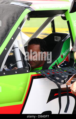Charlotte Motor Speedway, North Carolina, USA. 17 mai 2013. Tim George Jr en boucles pendant les qualifications pour le NC 200 Loterie Éducation à Charlotte Motor Speedway le 17 mai 2013. ( Christopher Kimball ). Crédit : Christopher Kimball / Alamy Live News Banque D'Images