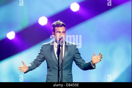 Singer Marco Mengoni représentant l'Italie d'effectuer au cours de la Grande Finale du Concours Eurovision de la chanson en 2013 à Malmö (Suède), 18 mai 2013. L'événement annuel est suivi par des millions de téléspectateurs qui prennent part au vote. Photo : Joerg Carstensen/dpa Banque D'Images