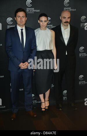 Cannes, France. 18 mai, 2013. Casey Affleck, Rooney Mara, David Lowery participant à la Photocall 'Ain't-les corps Saints' au 66 Festival du Film de Cannes, France, au 18 mai 2013 Credit : dpa/Alamy Live News Banque D'Images