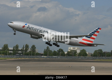 AMERICAN AIRLINES BOEING 777 200 NOUVELLES COULEURS 2013 Banque D'Images