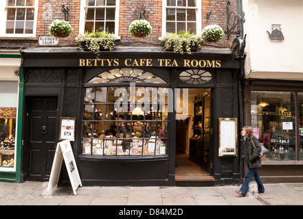 Bettys Cafe Tea Rooms, succursale de Stonegate, York, Yorkshire England, Royaume-Uni Banque D'Images