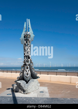Un morceau d'art public sur le front de mer Sinterlation Redcar par le sculpteur Ian Randall célèbre la tradition sidérurgique locale Banque D'Images