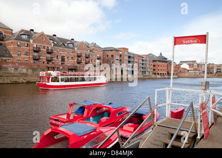 YorkBoat arrêter et york bateaux sur la rivière Ouse, ville de York, Yorkshire UK Banque D'Images