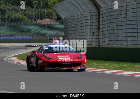 Imola, Italie. 19 mai, 2013. Jean-Luc Beaubelique et Soheil Ayari de Sofrev ASP dans l'équipe Ferrari 458 GT FFSA au cours de la tournée d'Imola. Banque D'Images