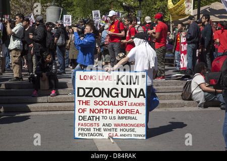 1 mai : Journée internationale des travailleurs rassemblement à Union Square à New York, les syndicats, les travailleurs sans papiers des groupes anti-gouvernementaux Banque D'Images