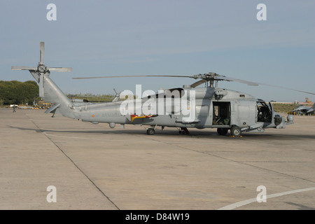 Un SH-60B Seahawk de la marine espagnole à la station navale de Rota, Espagne. Banque D'Images