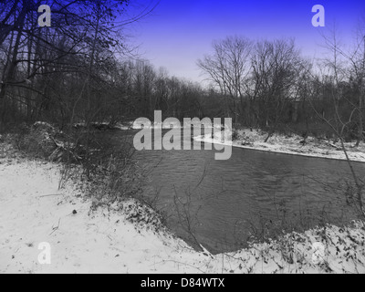 Une rivière en hiver Banque D'Images