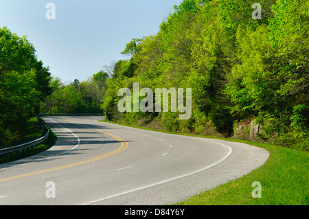 La route 14 dans la Forêt Nationale de l'Arkansas d'Ozark Banque D'Images