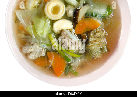 Soupe claire avec hachis de porc et de légumes Banque D'Images