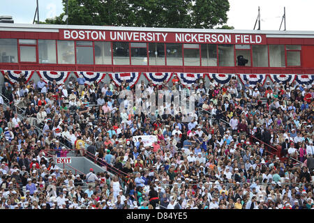 Boston, Massachusetts, USA. 19 mai 2013. Des milliers de personnes se sont rassemblées à Nickerson Field sur le campus de l'Université de Boston pour la 140e All-University l'ouverture à l'Université de Boston le dimanche, Mai 19, 2013 à Boston, Massachusetts. (Crédit Image : Crédit : Nicolaus Czarnecki/METRO US/ZUMAPRESS.com/Alamy Live News) Banque D'Images