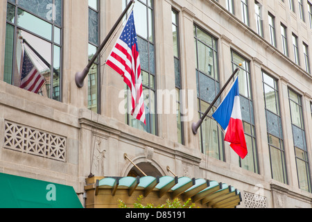 France Les drapeaux sur la construction Banque D'Images