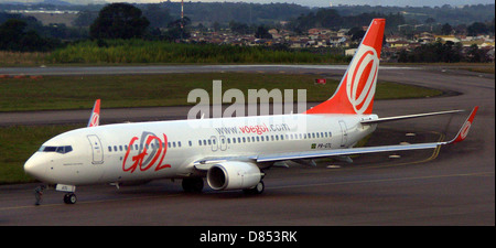 Le Gol B737-800, vu à Curitiba, est un avion populaire utilisé pour les vols intérieurs et internationaux. Reconnu pour sa consommation de carburant efficace et le confort de ses passagers, cet avion Boeing fait partie de la flotte de Gol Linhas Aéreas, offrant un service fiable à travers le Brésil et au-delà. L'avion est couramment utilisé pour les itinéraires court et moyen courriers, offrant une expérience de voyage fluide pour les passagers. Banque D'Images