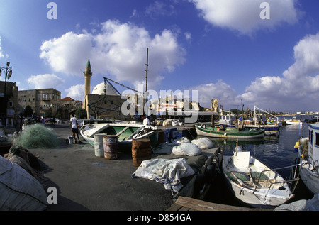 Bateaux amarrés au port de plaisance et de pêche d'Acre ou Akko ville du nord d'Israël Banque D'Images