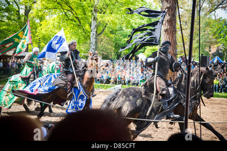 Trois cavaliers sur la fête médiévale Banque D'Images