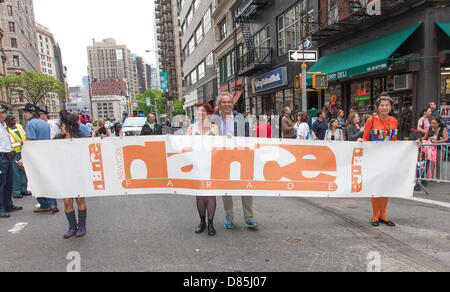 New York, USA. 18 mai, 2013. Parade de danse 7e de New York est prêt à déployer le 18 mai 2013 à New York. Crédit : Sam Aronov/Alamy Live News