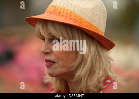 Londres, Royaume-Uni. 20 mai 2013. Actrice anglaise Joanna Lumley au RHS Chelsea Flower Show Appuyez sur Jour. Credit : Malcolm Park / Alamy Live News Banque D'Images