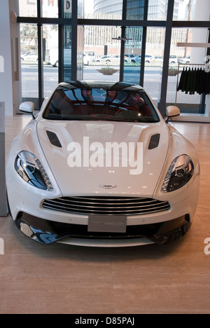 Blanc brillant modèle 2013 Aston Martin Vanquish Banque D'Images