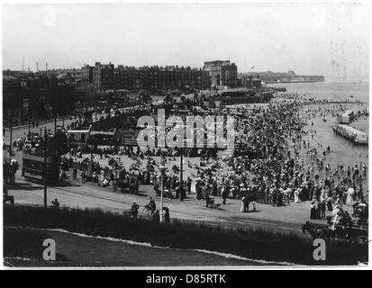 Plage bondée à Margate, Kent Banque D'Images