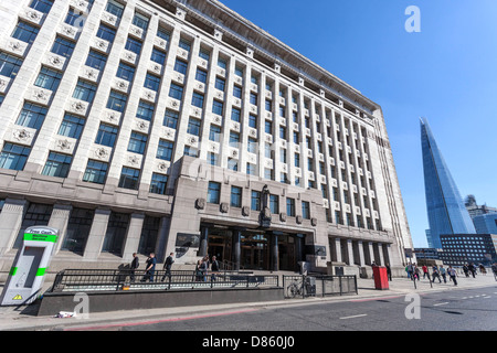 Adelaide House, actuellement occupé par cabinet Berwin Leighton Paisner, London Bridge, London, England, UK Banque D'Images