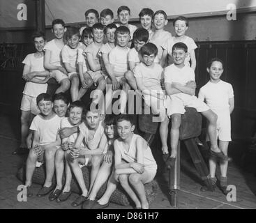 Photo Ancienne Originale Enfants Garçons Club Sportif Année 1925