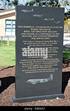 Mémorial aux aviateurs qui étaient en poste à l'aérodrome de la RAF West Malling, Kent, UK Banque D'Images