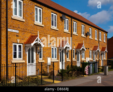 Maisons de ville moderne dans une terrasse aux balustrades en Clipstone village Bretagne Angleterre UK Banque D'Images