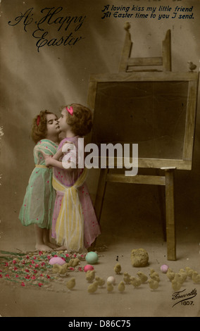 Deux petites filles sur une carte postale de Pâques Banque D'Images