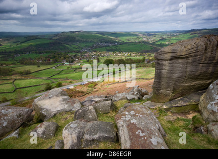 Vue depuis Curbar bord dans le parc national de Peak District, dans le Derbyshire, Angleterre, RU Banque D'Images