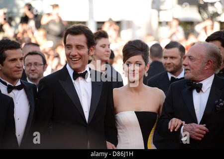 Cannes, France. 20 mai 2013. (L-R) directeur Guillaume Canet, acteurs Clive Owen, JamesCaan et l'actrice Marion Cotillard assister à la première de "liens de sang" lors de la 66e Assemblée annuelle du Festival du Film de Cannes au Palais des Festivals le 20 mai 2013 à Cannes, France. (Crédit : Crédit : Image/ZUMAPRESS.com/Alamy Injimbert Frederick Live News) Banque D'Images