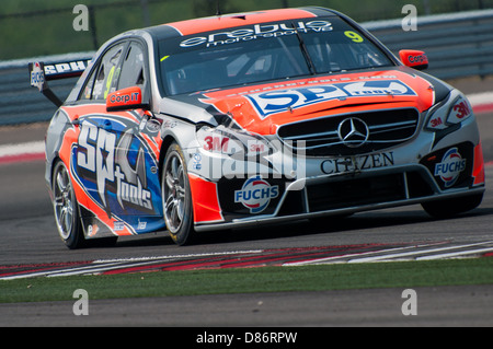 Maro Engel's Mercedes-Benz E63 AMG en course 1 de la 'Austin 400' V8 Supercars event le 18 mai, 2013. Banque D'Images