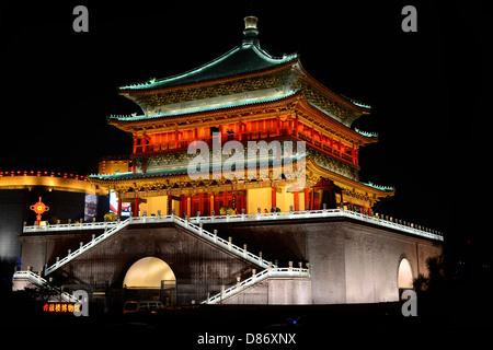 Bell Tower, datant du 14ème siècle reconstruite par la dynastie Qing en 1739, la ville de Xian, Shaanxi. Banque D'Images