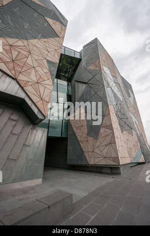 Les angles architectural intéressant de Melbourne ; la fameuse place de la Fédération. Banque D'Images