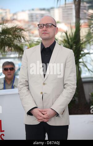 Cannes, France. 21 mai 2013. Réalisateur Steven Soderbergh assiste à la photo d'appel "en candélabres' au cours de la la 66e Festival International du Film de Cannes au Palais des Festivals de Cannes, France, le 21 mai 2013. Photo : Hubert Boesl/dpa/Alamy Live News Banque D'Images