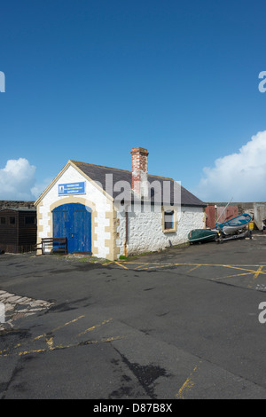 NI SurfSUP hangar à Portballintrae Banque D'Images