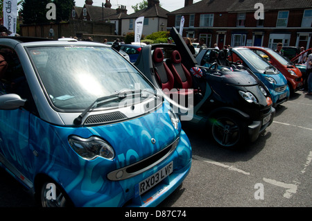 Salon de l'automobile Transport à faversham kent dans tous les types de voitures et bus sur show pendant le week-end Smart Cars Banque D'Images