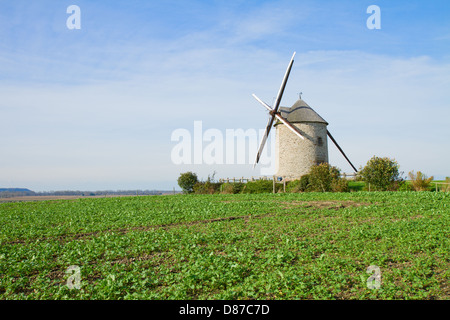 Moulin à vent traditionnel - Le Moulin Moidrey, France Banque D'Images