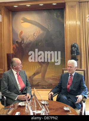 Madrid, Espagne. Le 21 mai 2013. Roi d'Espagne Juan Carlos assiste à une audience avec l'ancien président américain Bill Clinton à Zarzuela Palace le 21 mai 2013 à Madrid (Image Crédit : Crédit : Jack Abuin/ZUMAPRESS.com/Alamy Live News) Banque D'Images