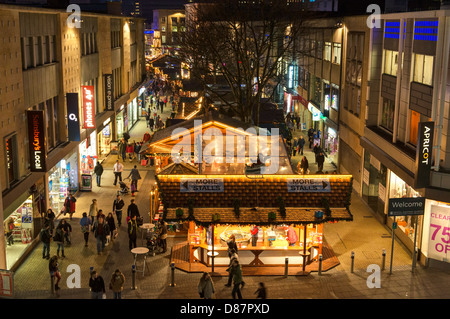 Scène du marché de Noël dans le centre-ville de Bristol, Angleterre, Royaume-Uni Banque D'Images