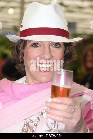 Chelsea, London, UK. 20 mai 2013. Esther Rantzen à la RHS Chelsea Flower Show Press et VIP jour Aperçu, Royal Hospital, Chelsea, Londres - 20 mai 2013 Photo de Keith Mayhew/Alamy Live News Banque D'Images