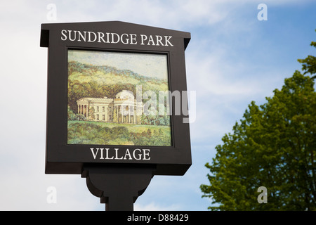 Panneau du Village, Sundridge Park, près de Bromley, Kent, UK Banque D'Images