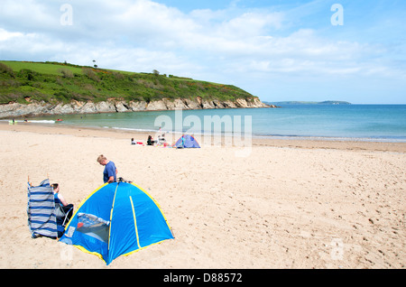 Au début de l'été à la plage de Swanpool près de Falmouth en Cornouailles, Royaume-Uni Banque D'Images