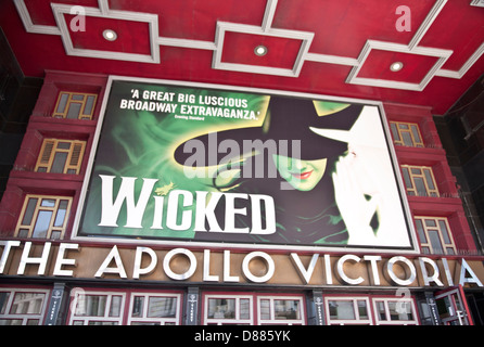 L'Apollo Victoria Theatre montrant le spectacle Wicked annonce, Victoria, London, England, United Kingdom, GB Banque D'Images